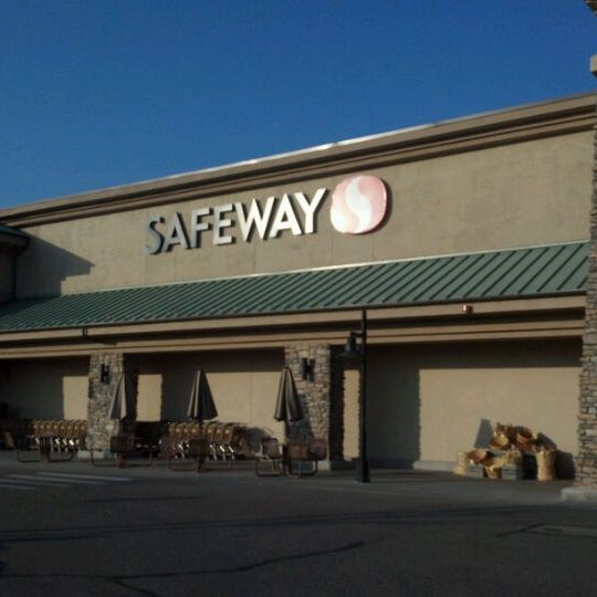 Safeway Grocery Store in Littleton