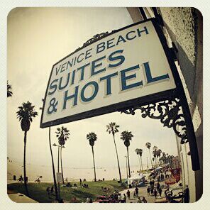 Foto tomada en Venice Beach Suites &amp; Hotel  por C J S. el 4/30/2012