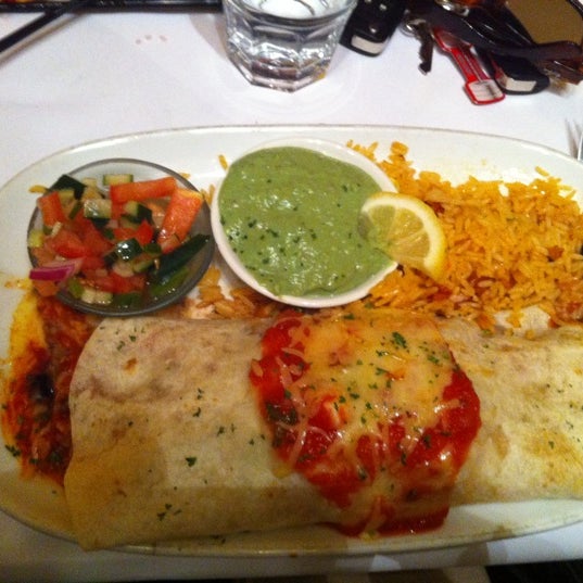 รูปภาพถ่ายที่ Fiesta Mexican Restaurant โดย Nick S. เมื่อ 10/12/2011