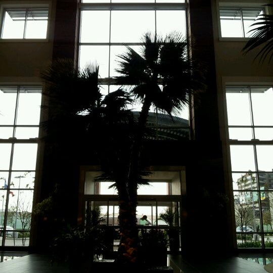 Foto scattata a Embassy Suites by Hilton da Zia H. il 2/8/2012