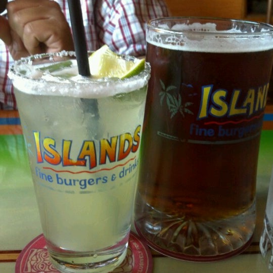 Photo prise au Islands Restaurant par Michelle P. le6/23/2012