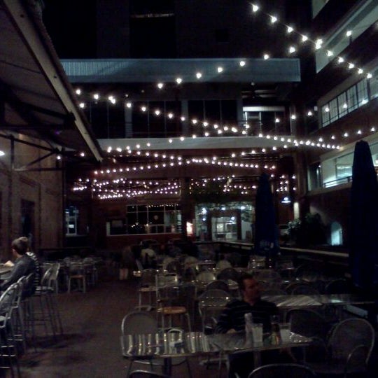 4/15/2012 tarihinde Danielle A.ziyaretçi tarafından Tyler&#39;s Restaurant &amp; Taproom'de çekilen fotoğraf