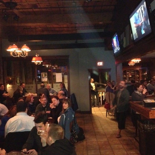 รูปภาพถ่ายที่ Kelley&#39;s Row Restaurant &amp; Cellar Pub โดย Micaela P. เมื่อ 3/8/2012