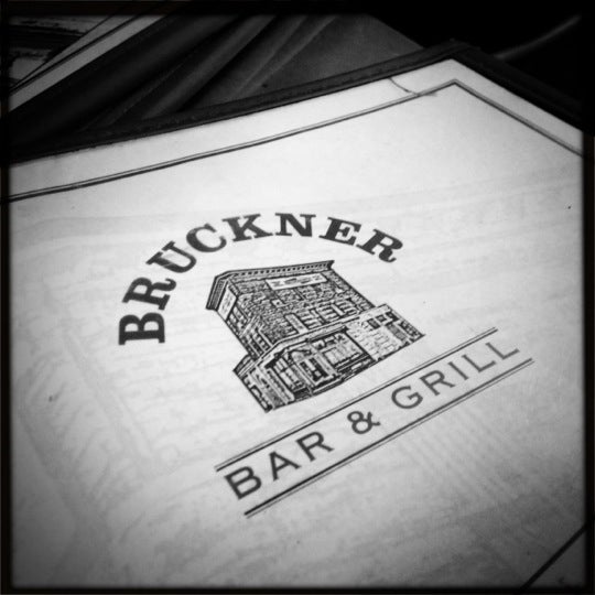 Foto diambil di Bruckner Bar &amp; Grill oleh Ricky F. pada 4/13/2012