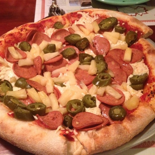รูปภาพถ่ายที่ The Original Pizza Cookery โดย Jessica H. เมื่อ 6/8/2012