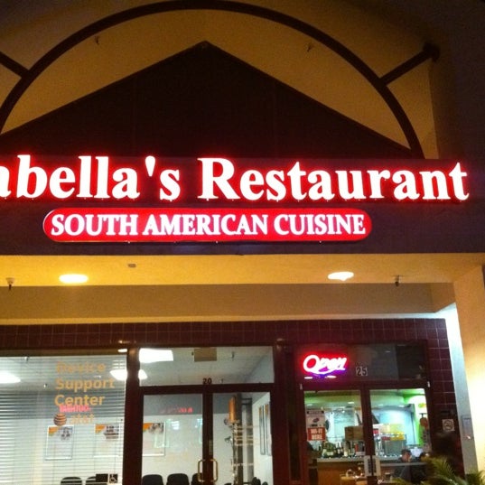 Снимок сделан в Isabella&#39;s Restaurant пользователем Aaron Mark A. 12/9/2011