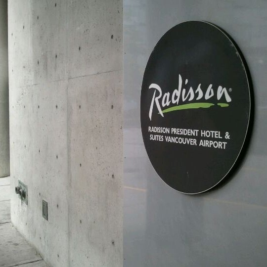 Foto diambil di Radisson Hotel Vancouver Airport oleh Stephen F. pada 10/4/2011