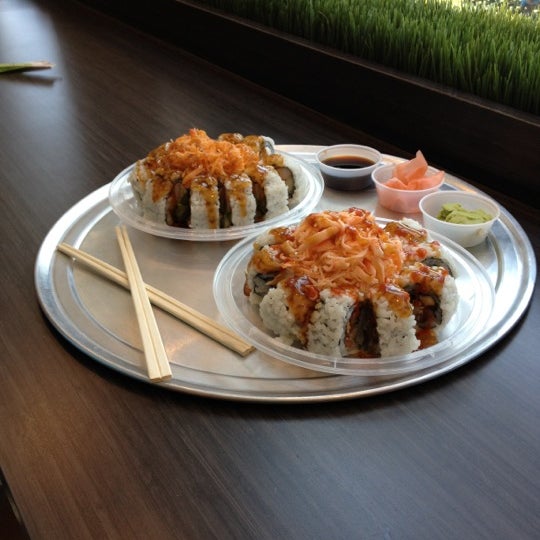 Foto tirada no(a) Rollbotto Sushi por Ryan C. em 9/2/2012