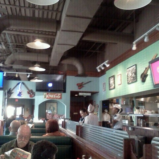 1/28/2012 tarihinde Jenny M.ziyaretçi tarafından Avalon Diner'de çekilen fotoğraf