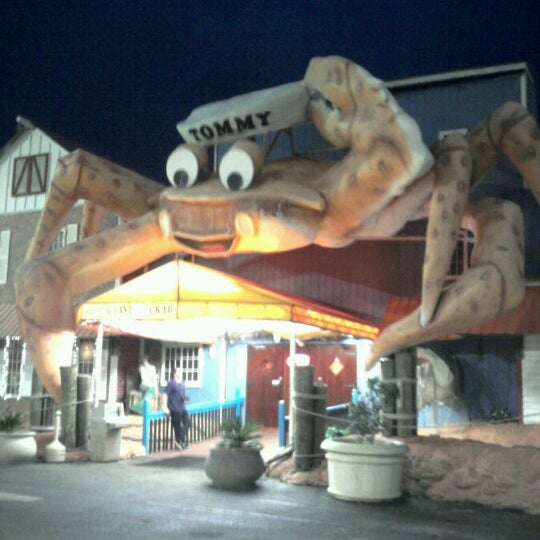 Foto scattata a Giant Crab Seafood Restaurant da 🌴Pina 🌺 G. il 7/13/2012