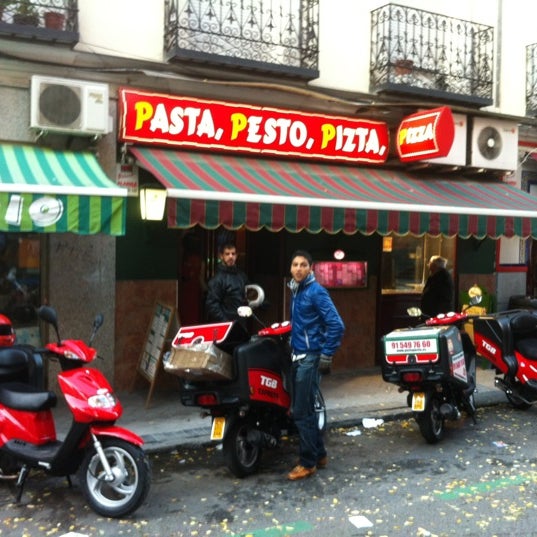 รูปภาพถ่ายที่ Pasta Pesto Pizza โดย Mazen M. เมื่อ 12/2/2011