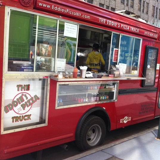Foto diambil di The Eddie&#39;s Pizza Truck oleh Feather L. pada 4/15/2011