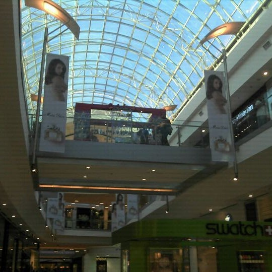 Das Foto wurde bei Tortugas Open Mall von Sebastian S. am 5/28/2011 aufgenommen
