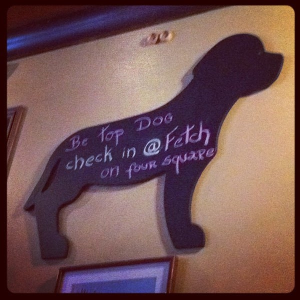 10/16/2011 tarihinde Shlomiko S.ziyaretçi tarafından Fetch Bar and Grill'de çekilen fotoğraf