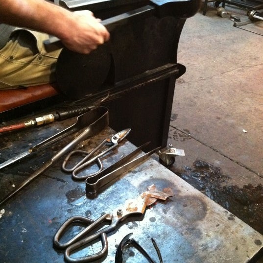 Foto tirada no(a) Seattle Glassblowing Studio &amp; Gallery por Evan M. em 2/17/2012
