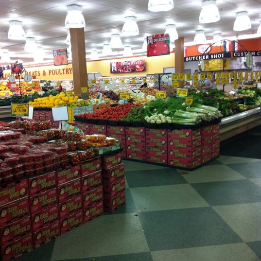 Giunta's Meat Farms Grocery Store in Farmingdale