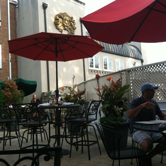 Foto diambil di Lightfoot Restaurant oleh Tim C. pada 7/28/2012