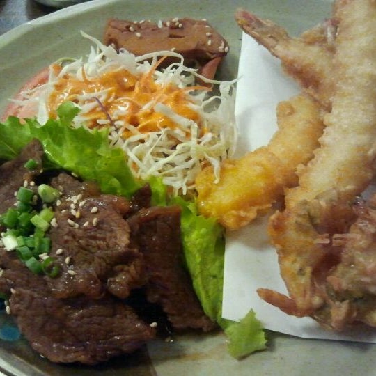 Снимок сделан в Dana&#39;s Restaurant, Catering &amp; Asian Grocery пользователем Kevin W. 10/13/2011