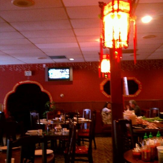 Photo taken at Chen&#39;s Chinese Restaurant by Aaron Chiklet A. on 9/16/2011