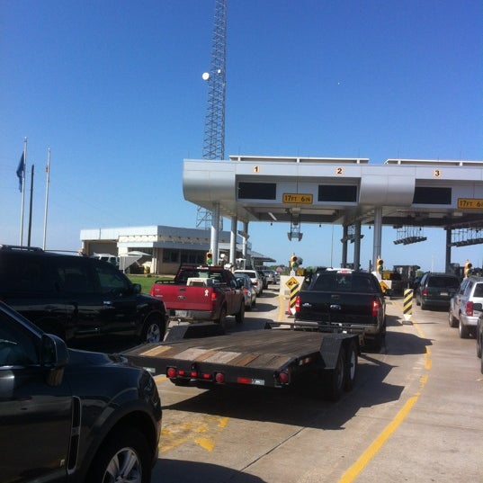 Photos at US Border Patrol Checkpoint Encinal, TX