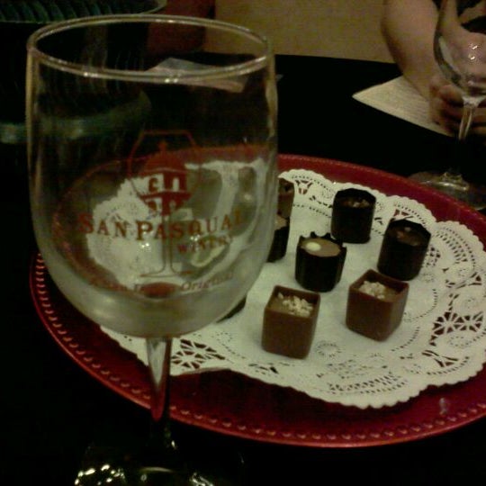 Foto tirada no(a) San Pasqual Winery Tasting Room por Danyi W. em 11/13/2011