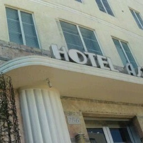 Das Foto wurde bei Hotel Astor von jessica y. am 1/19/2012 aufgenommen