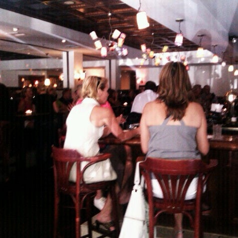 Foto scattata a Libby&#39;s Cafe &amp; Bar da Evie T. il 8/24/2012