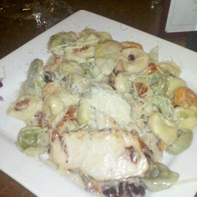 Foto tomada en Mamma Maria&#39;s Italian Restaurant  por Dennis S. el 3/2/2012