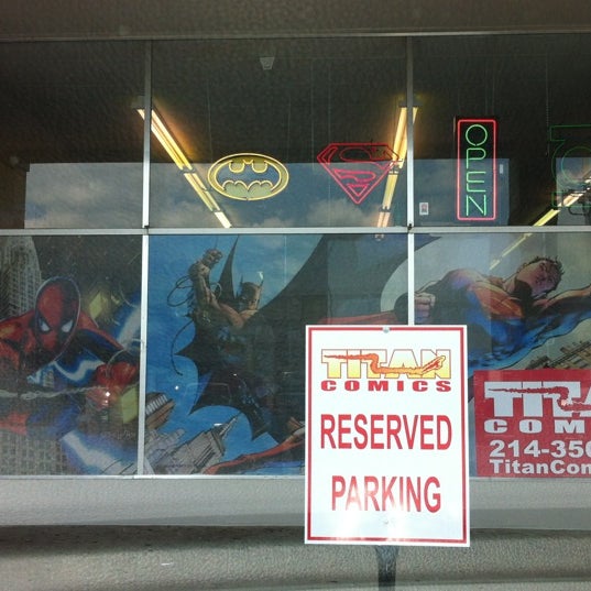 Foto tirada no(a) Titan Comics por Dave H. em 6/30/2012