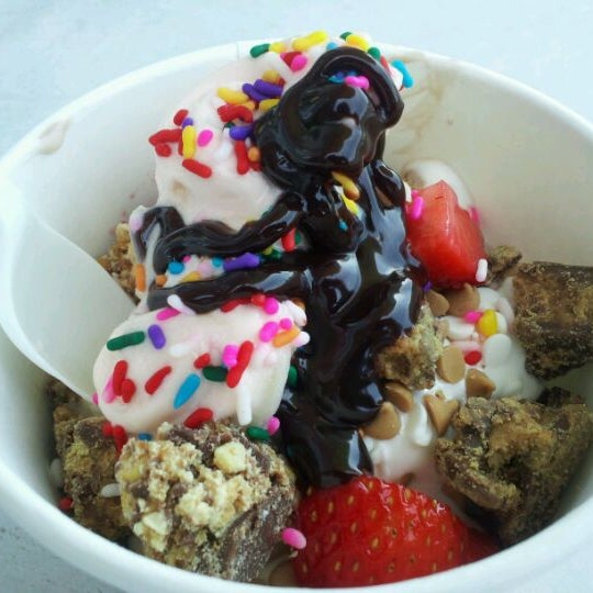รูปภาพถ่ายที่ Yogurt King โดย Harold O. เมื่อ 4/29/2012