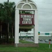 8/13/2011 tarihinde Jenn C.ziyaretçi tarafından Seminole Towne Center'de çekilen fotoğraf