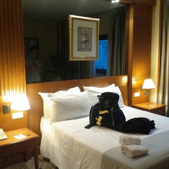 Das Foto wurde bei Tryp Barcelona Apolo Hotel von Karine D. am 8/10/2012 aufgenommen