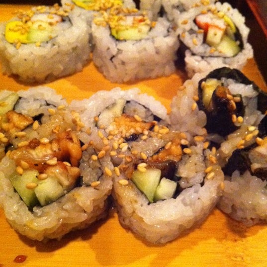 รูปภาพถ่ายที่ JoTo Thai-Sushi Clearwater โดย Ben R. เมื่อ 1/28/2012
