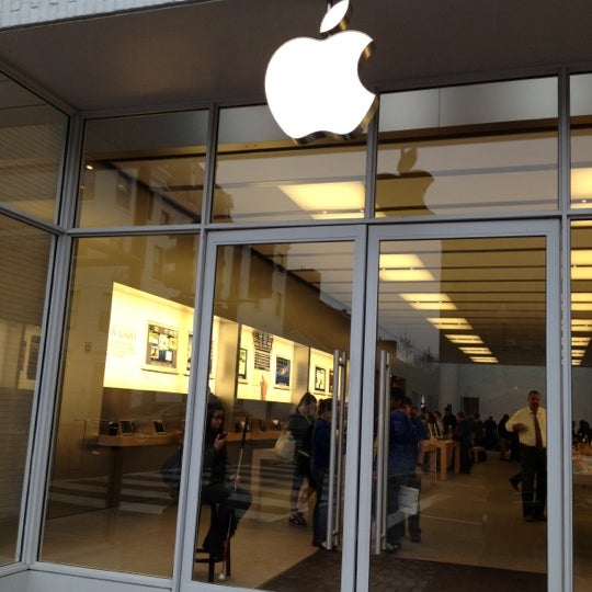 Apple Electronics Store in Washington