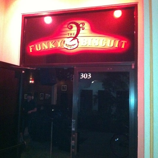 Photo taken at Funky Biscuit by Chantelle L. on 4/12/2012