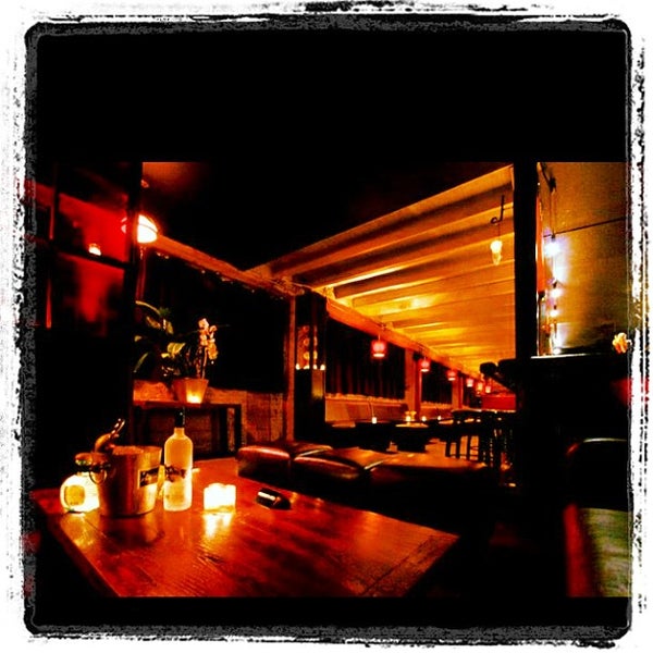 Foto tirada no(a) Wish Bar &amp; Lounge por Andrea D. em 6/3/2012