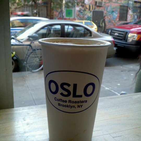 Foto tirada no(a) Oslo Coffee Roasters por Yoeau S. em 11/7/2011