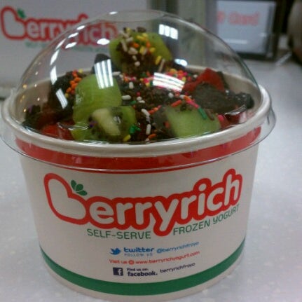 Foto tirada no(a) Berryrich Frozen Yogurt por Keith E. em 9/10/2012