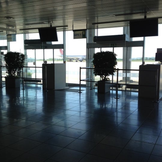 Das Foto wurde bei Airport Linz (LNZ) von Ward V. am 5/10/2012 aufgenommen