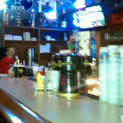 Foto diambil di Tanner&#39;s Bar &amp; Grill oleh Mary S. pada 12/26/2011