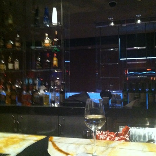 Foto scattata a Ignite Sushi Bar &amp; Lounge da Krista D. il 5/4/2012