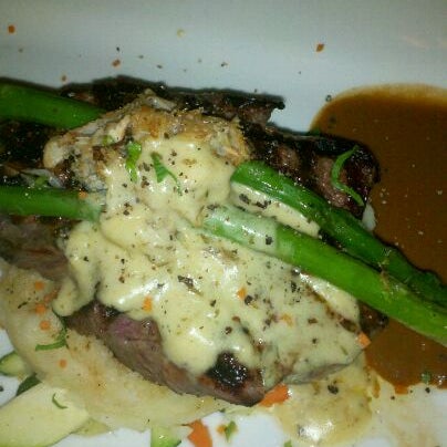 8/24/2011에 Heather C.님이 Atlantis Seafood &amp; Steak에서 찍은 사진