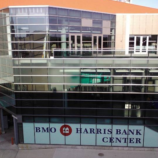 รูปภาพถ่ายที่ BMO Harris Bank Center โดย Keith K. เมื่อ 6/2/2012