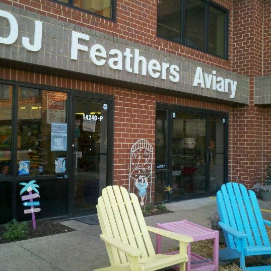 Foto scattata a DJ Feathers Aviary da Dave K. il 12/30/2011