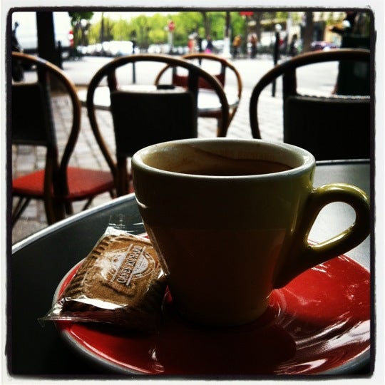 รูปภาพถ่ายที่ Café Odessa โดย Sophie D. เมื่อ 5/3/2012