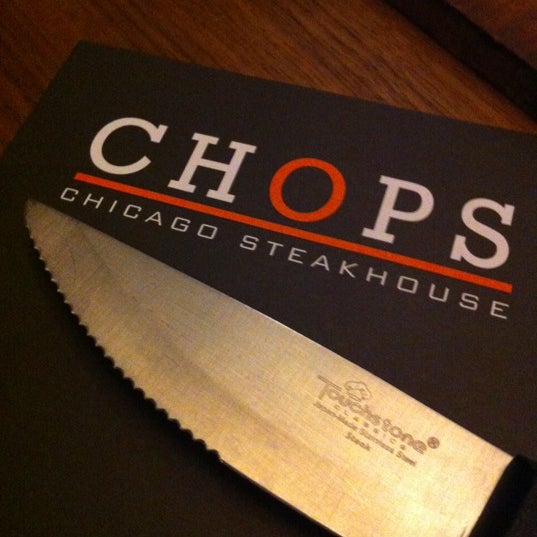 Photo prise au Chops Chicago Steakhouse par Robbie D. le9/7/2012