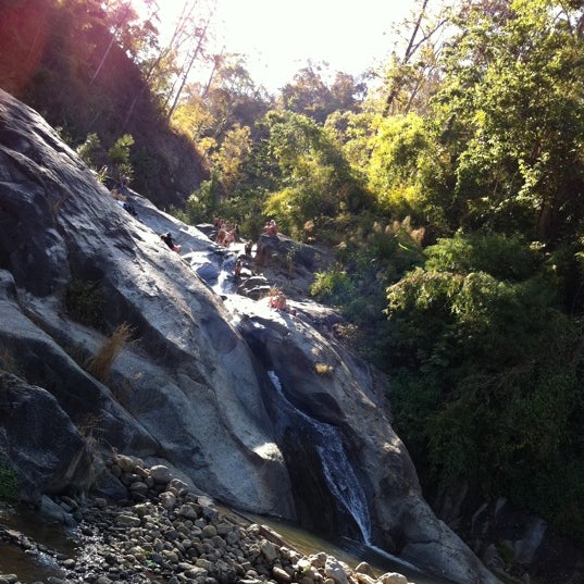 Photo taken at Moh Pang Waterfall by Chanon on 2/16/2011