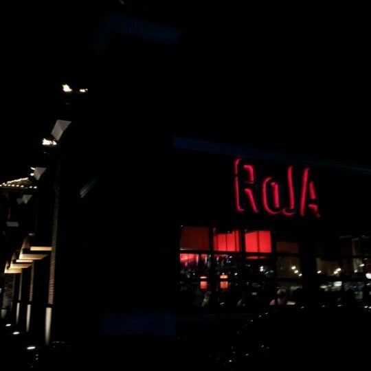Photo prise au Roja Mexican Grill + Margarita Bar par Jason C. le12/17/2011