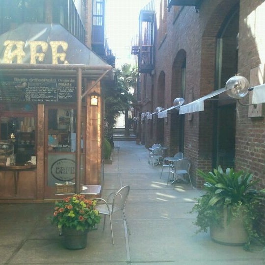 9/21/2011 tarihinde Rick W.ziyaretçi tarafından Jackson Place Cafe'de çekilen fotoğraf