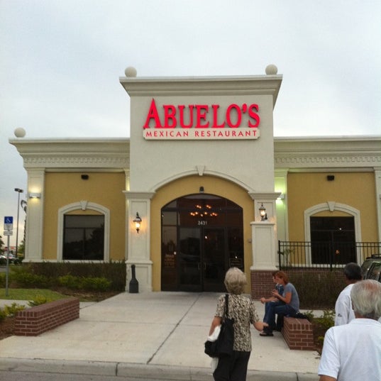 Photo taken at Abuelo&#39;s Mexican Restaurant by Jonathan F. on 4/25/2011